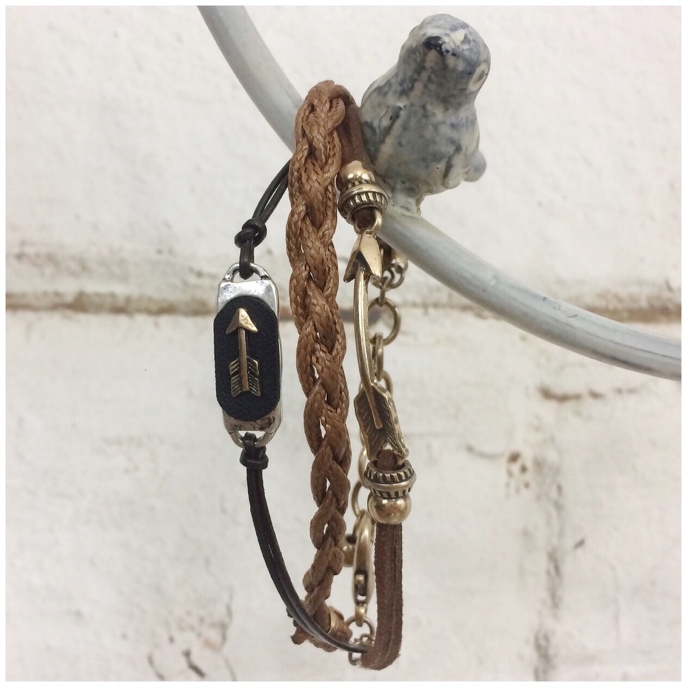 Arrow Charm Bracelet - Picture 2 of 3